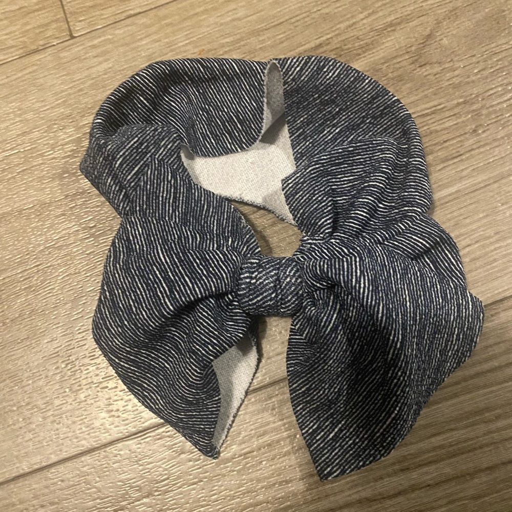 Elegant Black and White Hair Bow